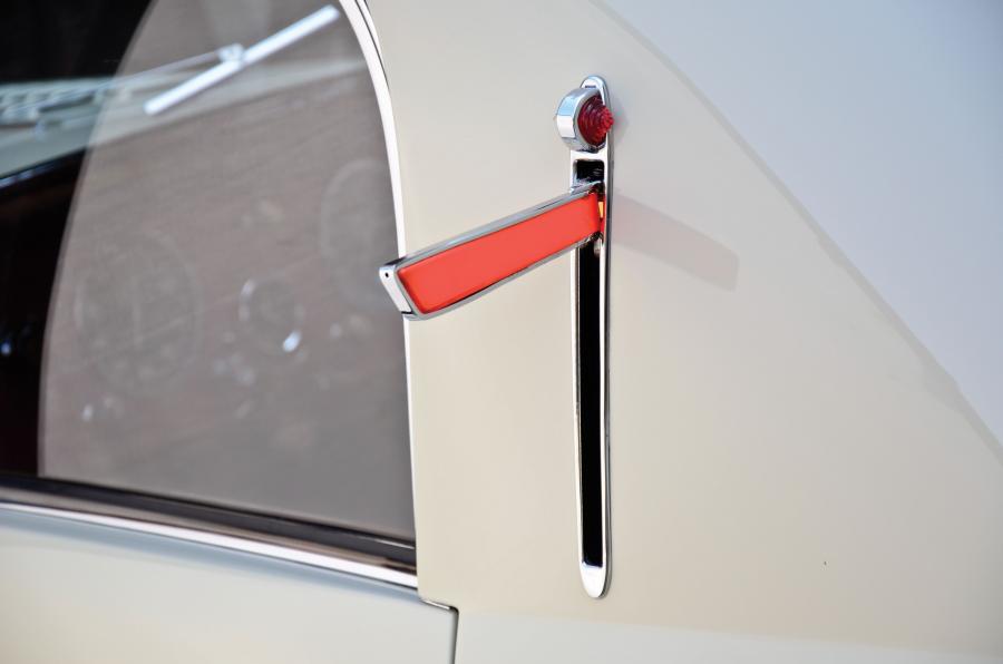 Детали экстерьера Delahaye 135 MS Coupe par Figoni & Falaschi 1938 года  (фото 25 из 59)